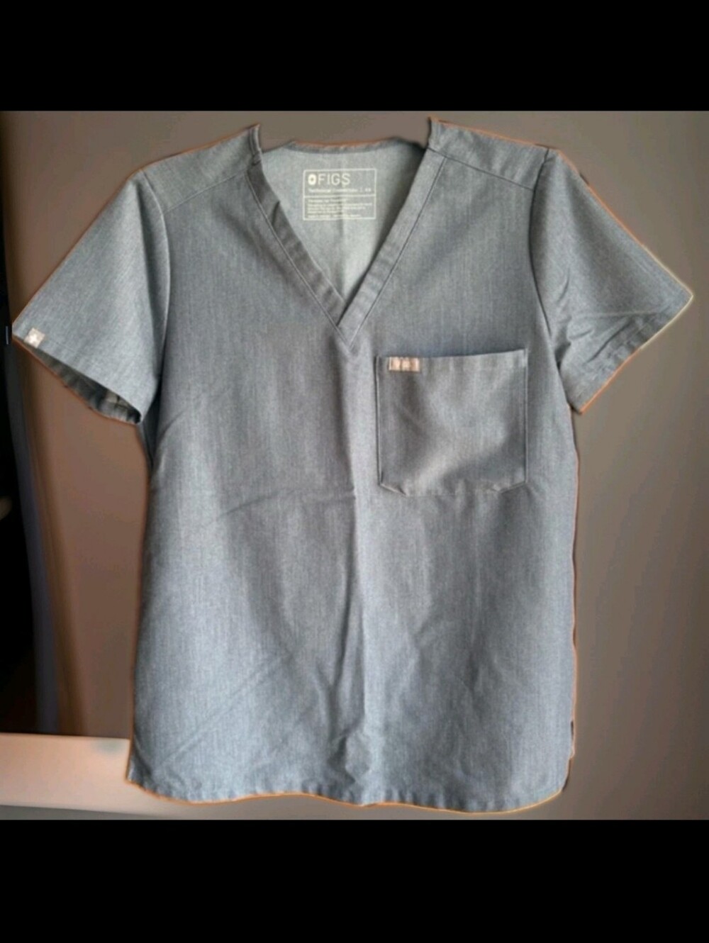 FIGS  Short Sleeve V-neck Scrub Top Size M